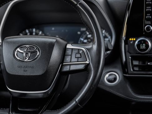 Used 2021 Toyota Highlander XLE image 27