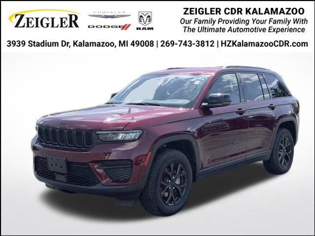Certified 2025 Jeep Grand Cherokee Altitude AWD/4WD image 1