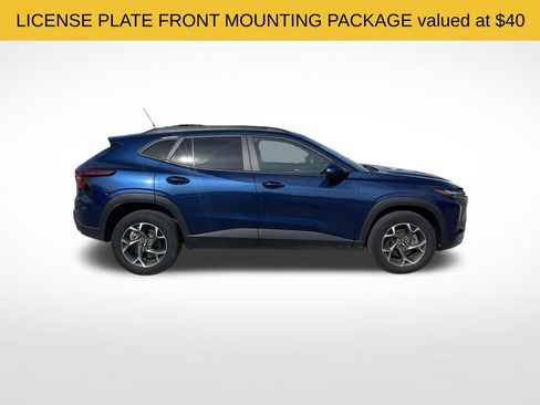 Used 2024 Chevrolet Trax LT w/ Sunroof Package FWD image 6