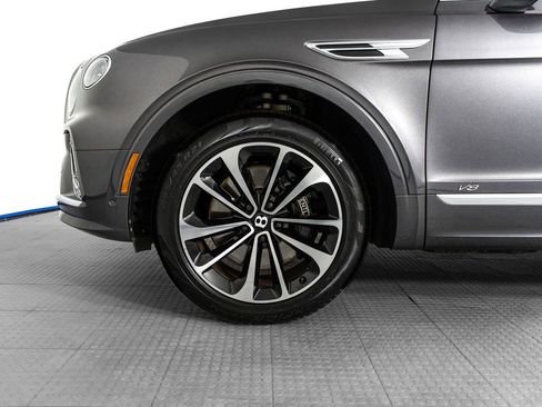 Used 2022 Bentley Bentayga image 12