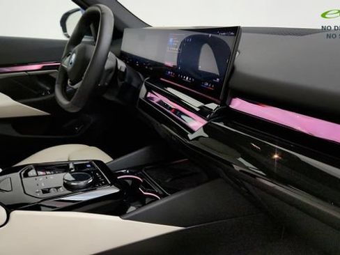 Used 2025 BMW i5 eDrive40i RWD image 37