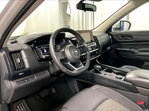 Certified 2024 Nissan Pathfinder SV image 8