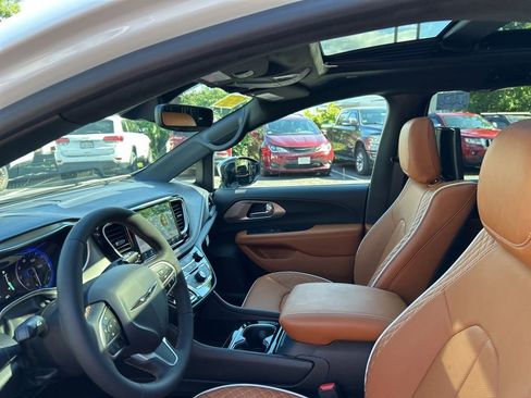 New 2026 Chrysler Pacifica Pinnacle w/ Trailer Tow Group image 58