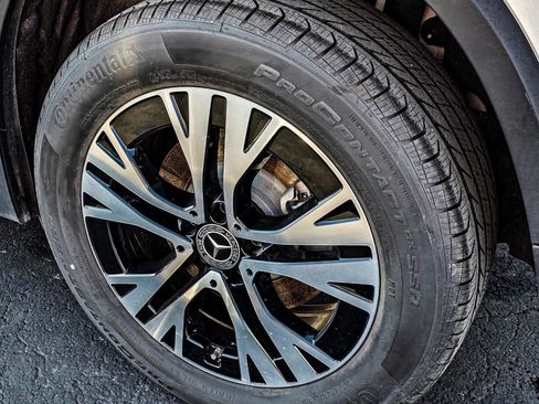 Used 2025 Mercedes-Benz GLA 250 4MATIC image 11