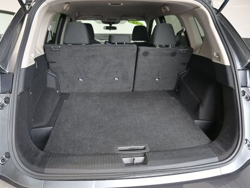Used 2024 Nissan Rogue S FWD image 17