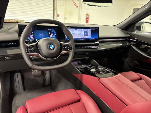 Certified 2025 BMW 530i image 27
