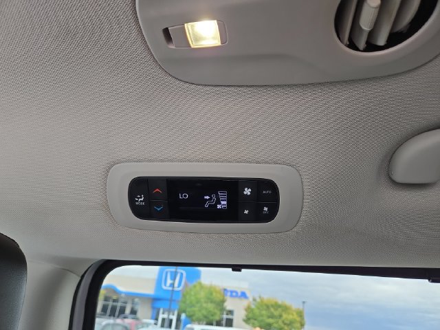 Used 2024 Chrysler Pacifica Touring-L FWD image 34