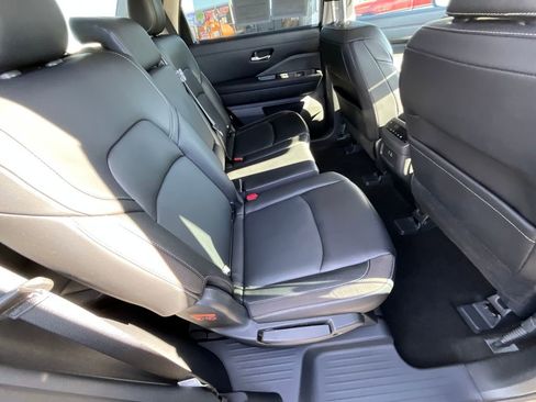 Certified 2024 Nissan Pathfinder SL w/ Lighting Package (N92) image 19