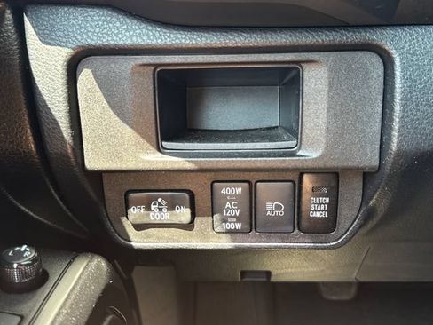 Used 2019 Toyota Tacoma TRD Off-Road w/ TRD Premium Off Road Package AWD/4WD image 34
