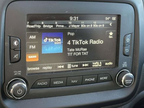 Used 2015 Jeep Renegade Latitude w/ Popular Equipment Group image 10