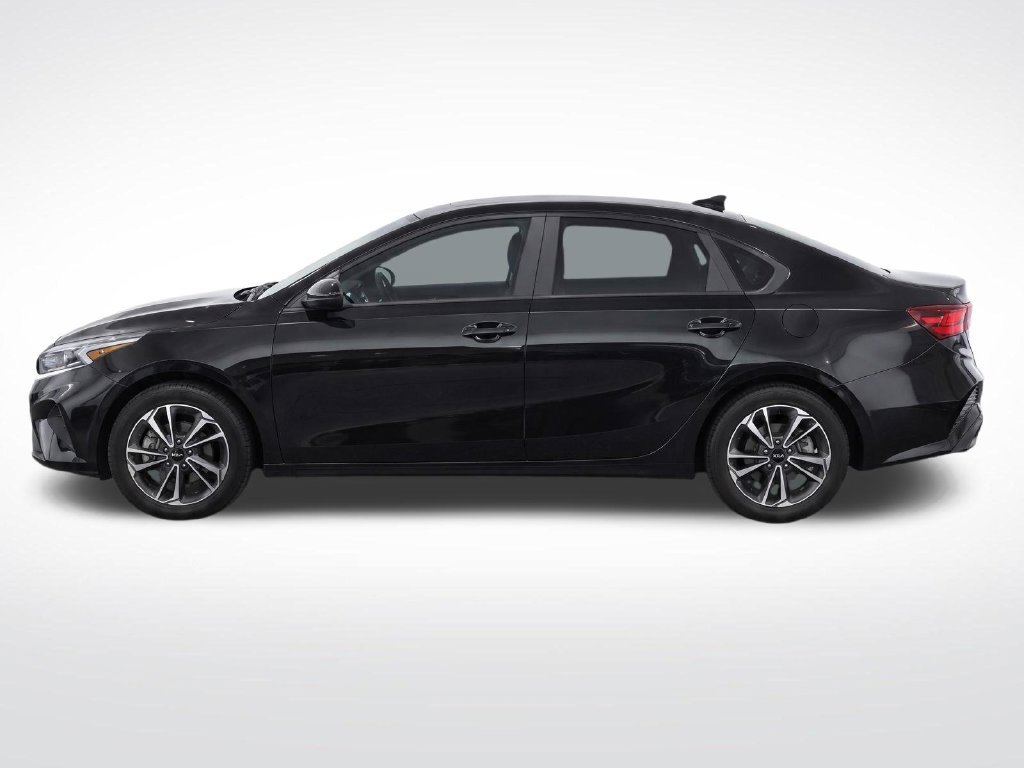 Used 2023 Kia Forte LXS w/ LXS Technology Package FWD image 7