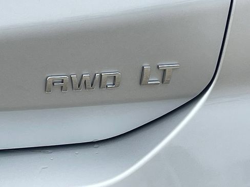 Used 2019 Chevrolet Equinox LT w/ Driver Convenience Package AWD/4WD image 17