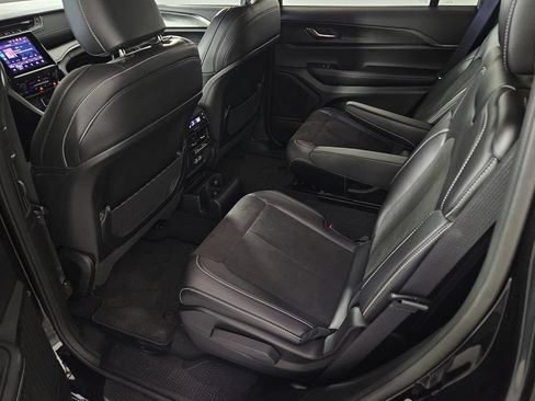 Used 2025 Jeep Grand Cherokee L Altitude RWD image 25