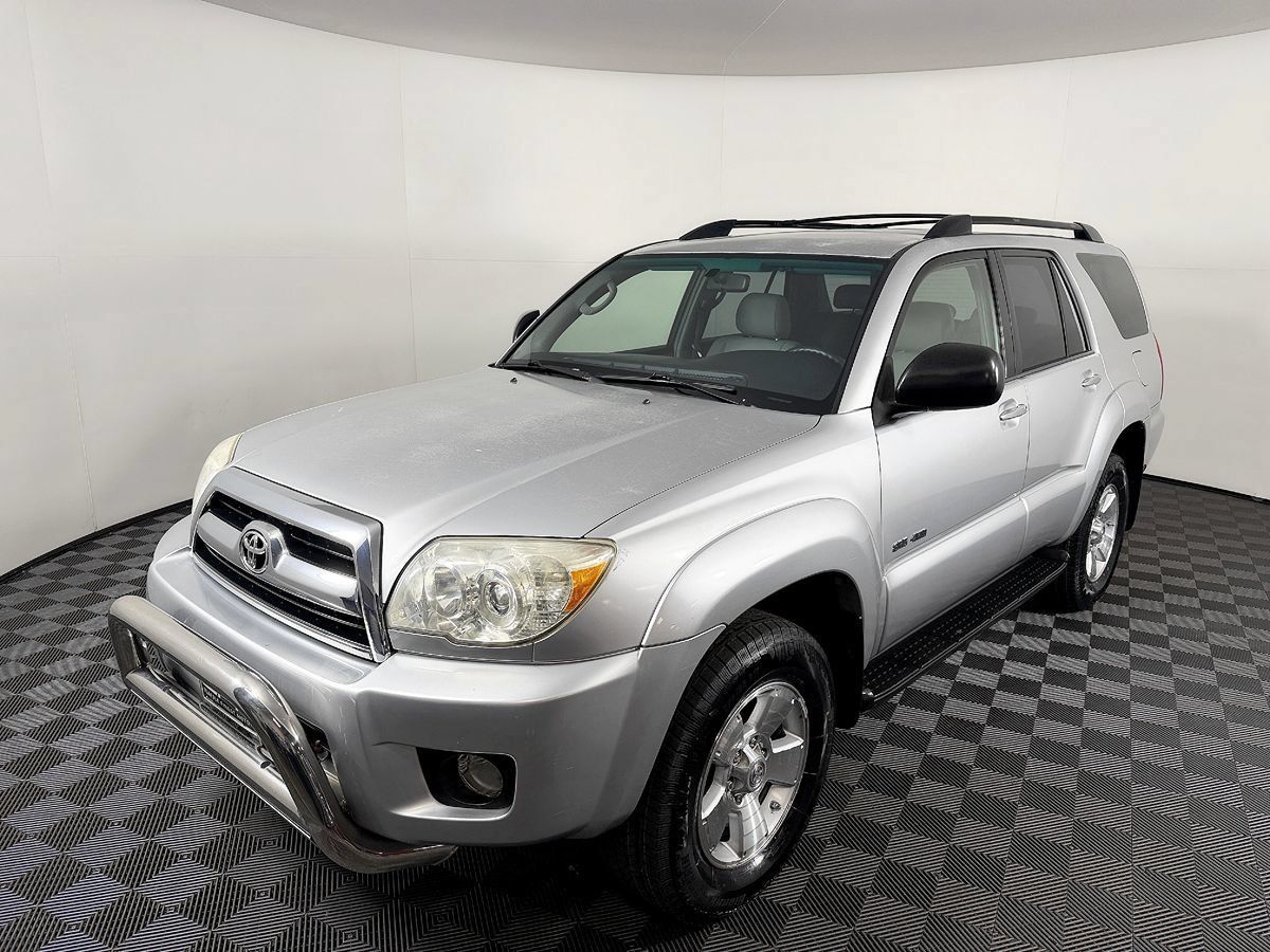 Used 2007 Toyota 4Runner SR5 AWD/4WD image 2