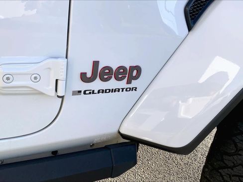 Used 2024 Jeep Gladiator Rubicon image 10