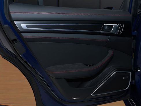 Used 2021 Porsche Panamera GTS w/ Premium Package image 21