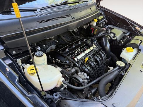 Used 2019 Dodge Journey SE FWD image 25