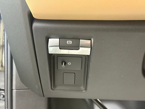 New 2025 Land Rover Defender 110 V8 image 38