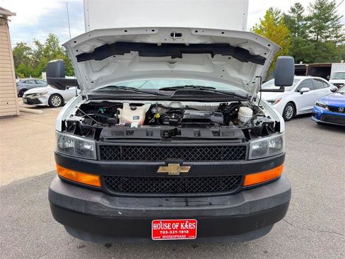 Used 2018 Chevrolet Express 3500 Extended w/ Driver Convenience Package RWD image 11