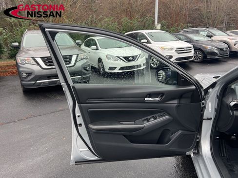 Used 2024 Nissan Altima 2.5 SV image 36