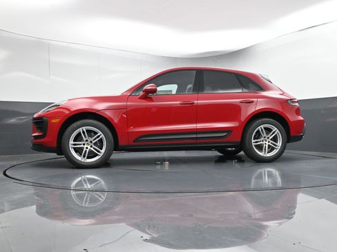 Certified 2025 Porsche Macan image 30