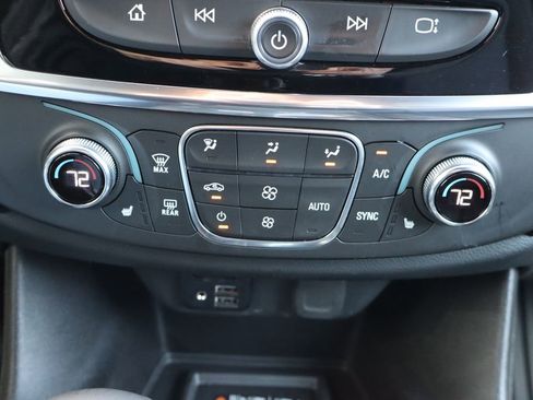 Used 2023 Chevrolet Traverse RS image 12