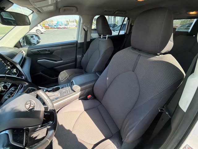Used 2021 Toyota Highlander LE AWD/4WD image 7