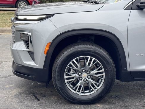 Used 2024 Chevrolet Traverse LT image 38