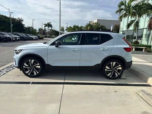 Used 2024 Volvo XC40 B5 Plus AWD/4WD image 5