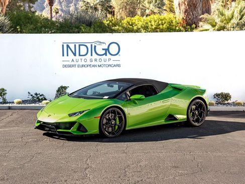 Used 2020 Lamborghini Huracan EVO image 2