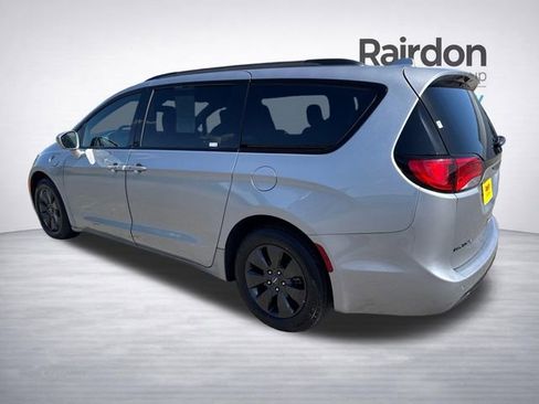Used 2019 Chrysler Pacifica Touring-L w/ S Appearance Package FWD image 5