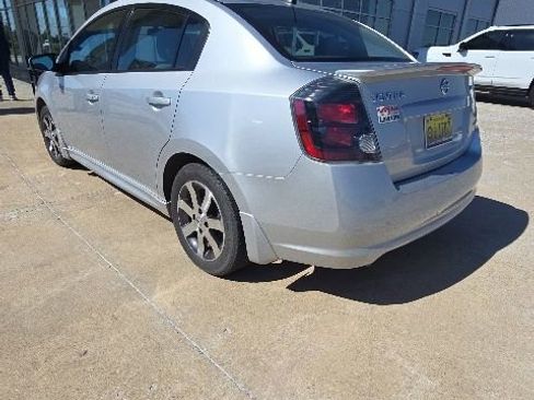 Used 2012 Nissan Sentra 2.0 SR w/ Special Edition Pkg FWD image 9