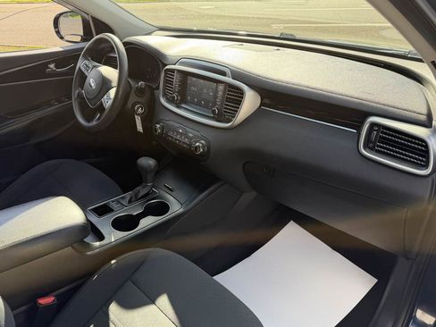 Used 2019 Kia Sorento AWD image 19