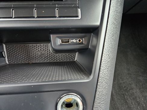 Used 2017 Volkswagen Tiguan Limited w/ Premium Package image 16