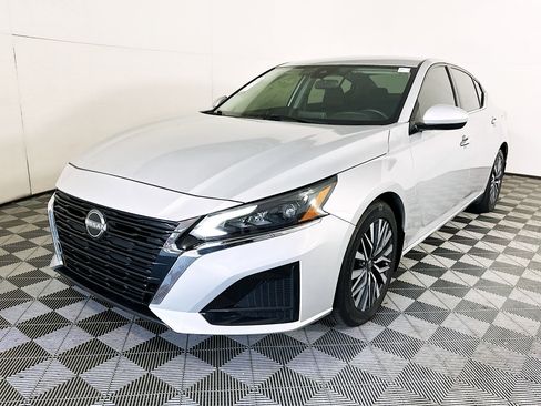 Used 2023 Nissan Altima 2.5 SV FWD image 7