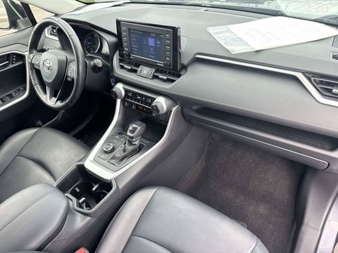 Used 2022 Toyota RAV4 XLE Premium AWD/4WD image 32