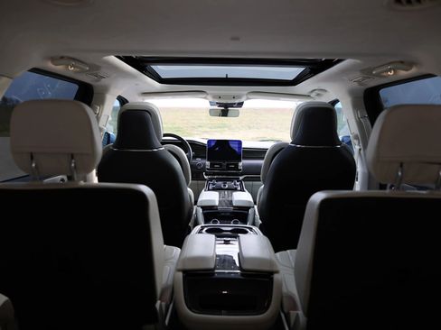 Used 2020 Lincoln Navigator L Black Label w/ Cargo Convenience Package image 41