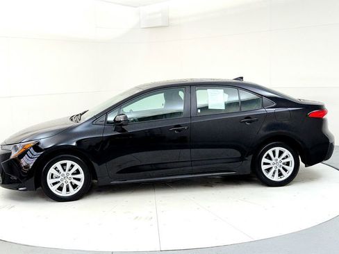 Used 2024 Toyota Corolla LE w/ LE Premium Package FWD image 3