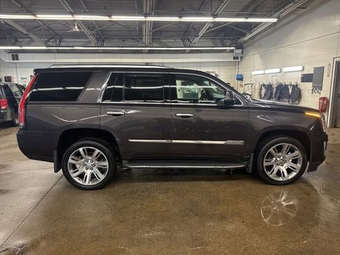 Used 2016 Cadillac Escalade Luxury image 7