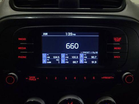 Used 2018 Kia Soul FWD image 25