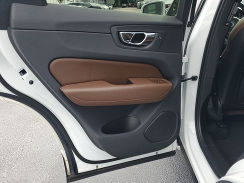 Used 2019 Volvo XC60 T5 Momentum w/ Multimedia Package image 13