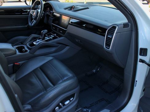 Used 2019 Porsche Cayenne image 22