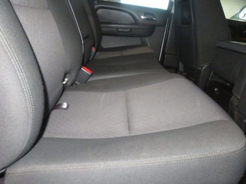 Used 2013 Chevrolet Avalanche LS image 31