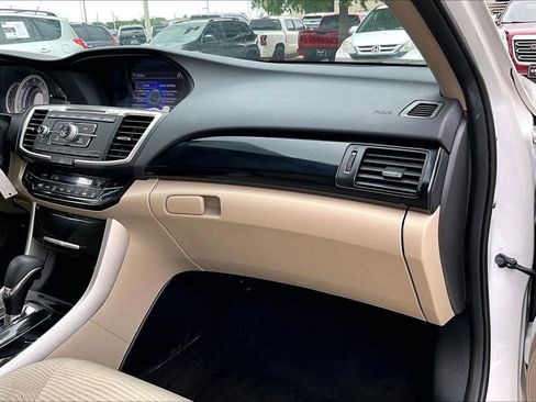 Used 2017 Honda Accord LX image 16