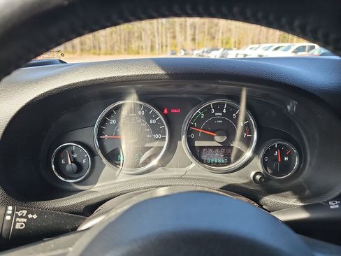 Used 2016 Jeep Wrangler Unlimited Sahara image 25