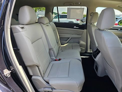 Used 2023 Volkswagen Atlas SE w/ Panoramic Sunroof Package AWD/4WD image 13