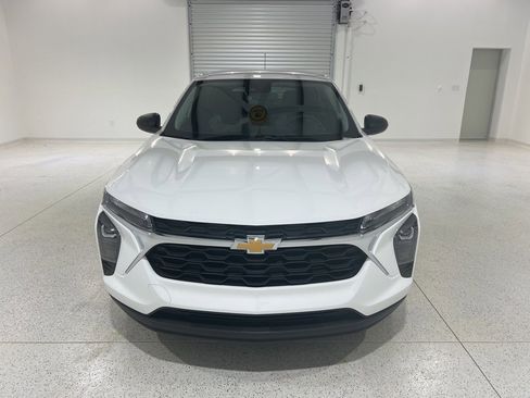 Used 2025 Chevrolet Trax LS image 7