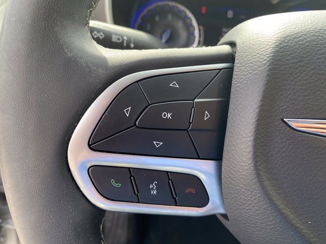 Used 2024 Chrysler Pacifica Touring-L FWD image 18