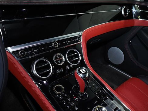 Used 2024 Bentley Continental GT V8 image 32