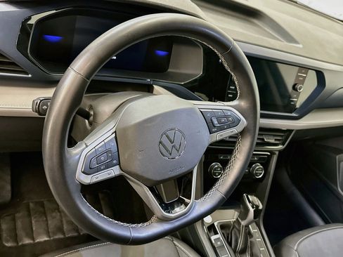 Used 2024 Volkswagen Taos SE AWD/4WD image 18
